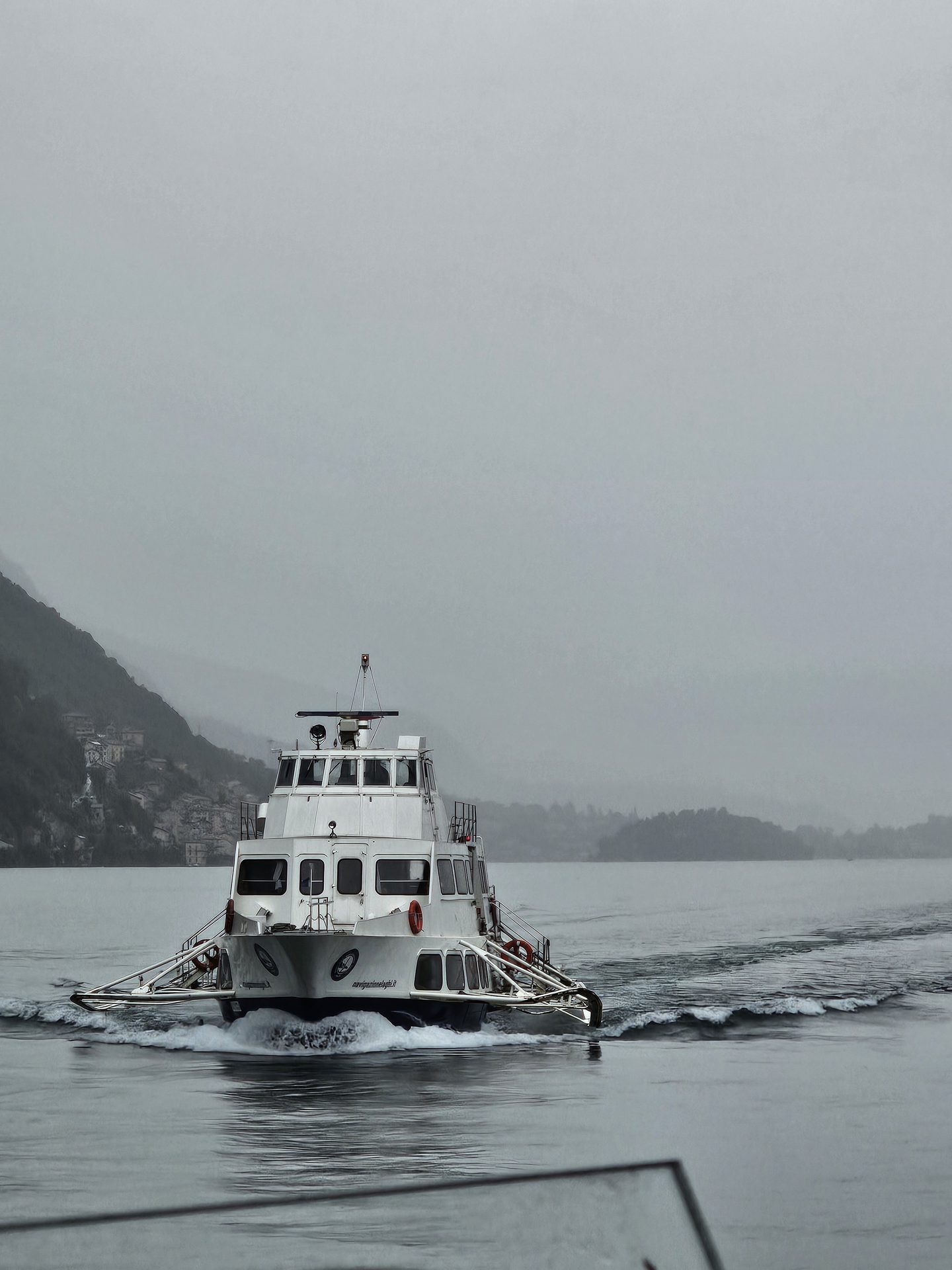 The hydrofoil coming in to Moltrasio on a grey day on Lake Como