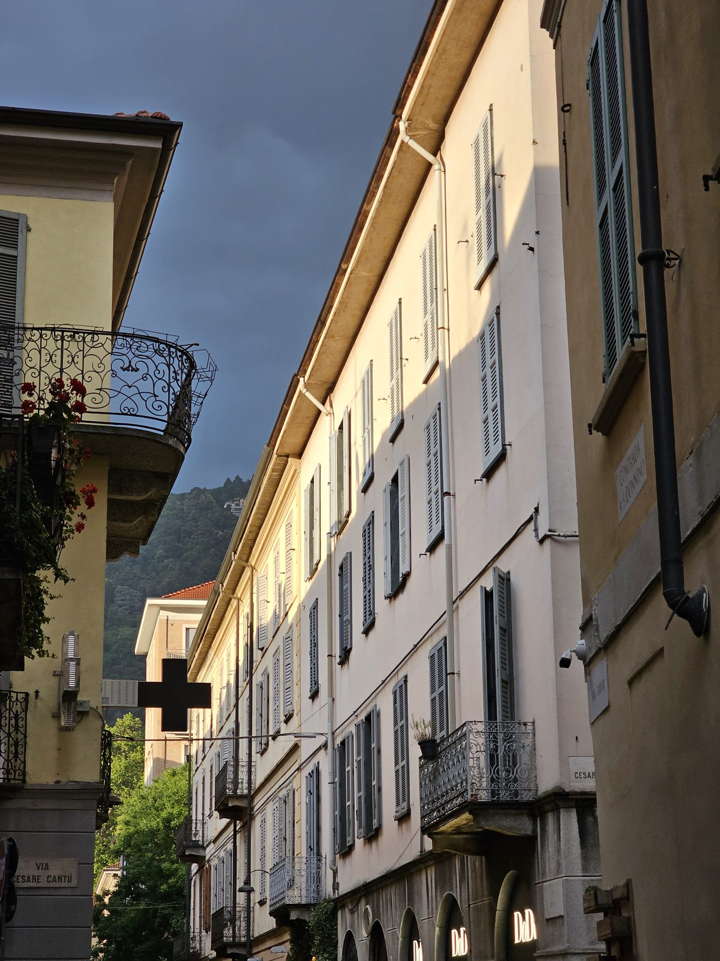 A pastel lakeside building at Moltrasio on Lake Como